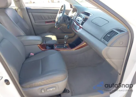 2004 Toyota Camry Xle V6 z USA, uszkodzony, nr VIN 4T1BF32K34U075549